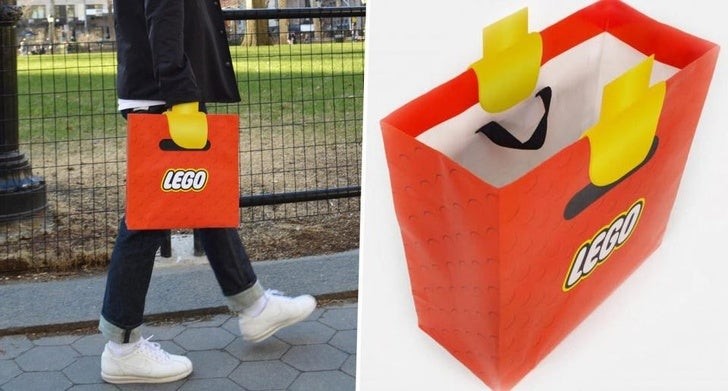 5. Le sac Lego qui vous transforme en figurine vous aussi.