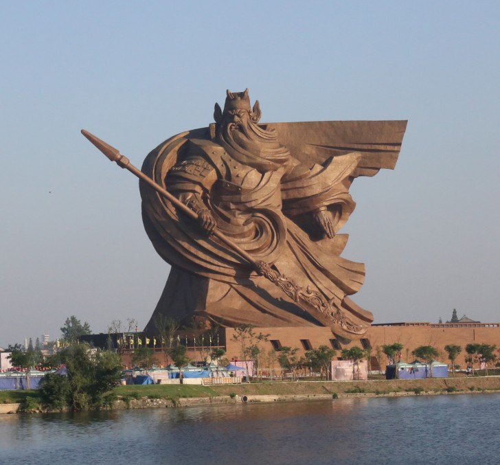 13. Statue du Dieu de la guerre (Chine)