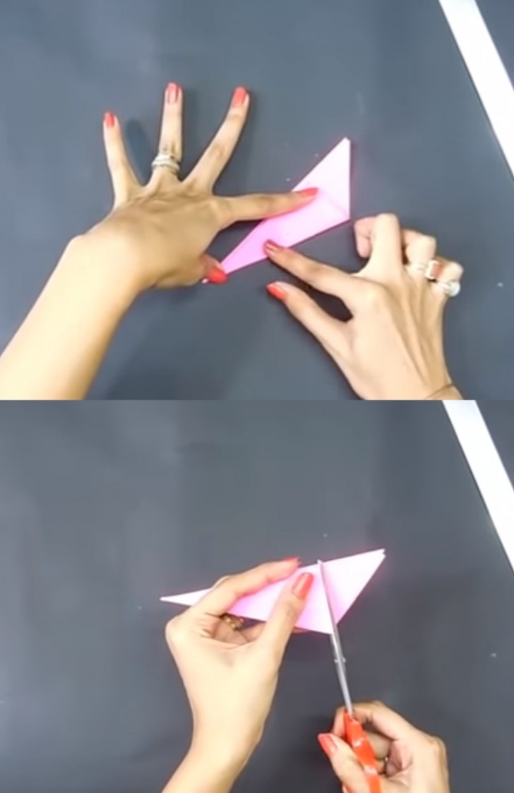 1. Piegate a metà il quadrato di carta fino a formare triangoli sempre più piccoli. Dopo quattro pieghe, tagliate l'eccedenza come in foto