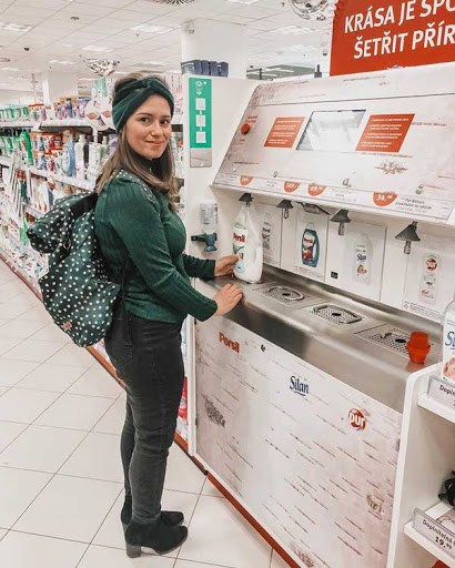 In der Tschechischen Republik können Sie leere Shampoo-Flaschen füllen, anstatt neue zu kaufen