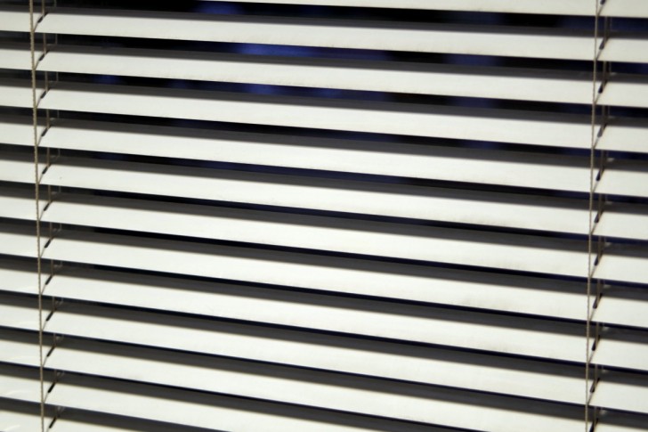 10. Limpar regularmente cortinas e persianas