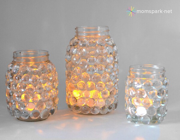 1. Applicate gemme di vetro per dei porta lumini dall'aspetto più ricercato