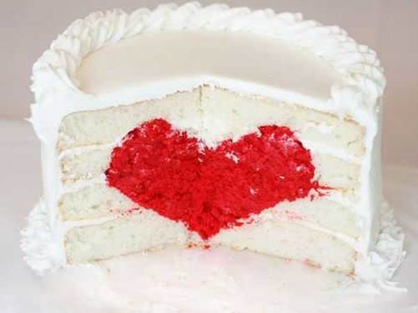 3. Una torta con una dolcissima sorpresa al suo interno