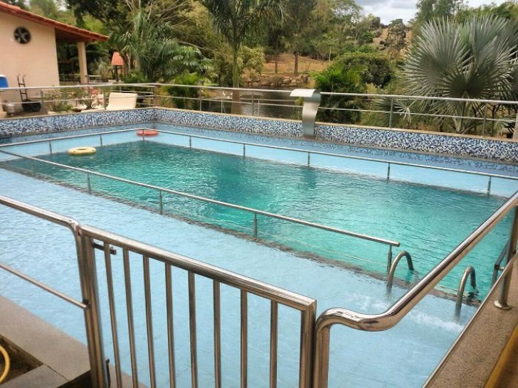 Oui, cette piscine contient bien une deuxième piscine. Et nous n'arrivons pas à comprendre pourquoi.