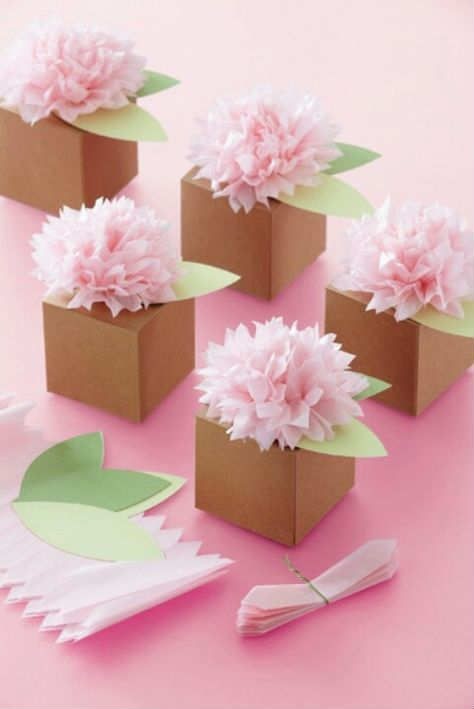 3. Dei fiori con mille petali impalpabili, per decorare regalini o segnaposto