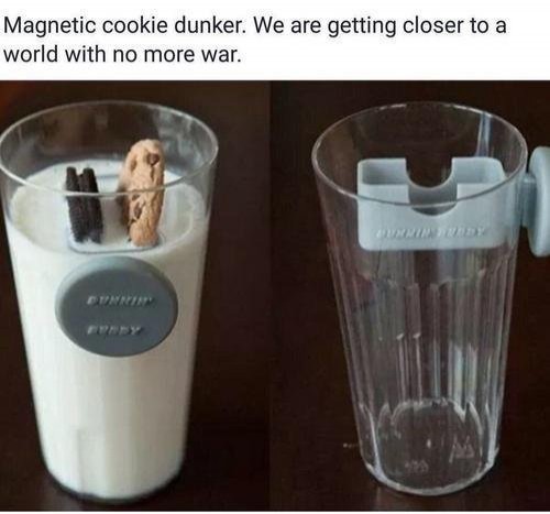 3. L'idea del secolo: un "inzuppa-biscotti" magnetico, per tutti quelli a cui puntualmente il delizioso dolcetto cade nel latte...