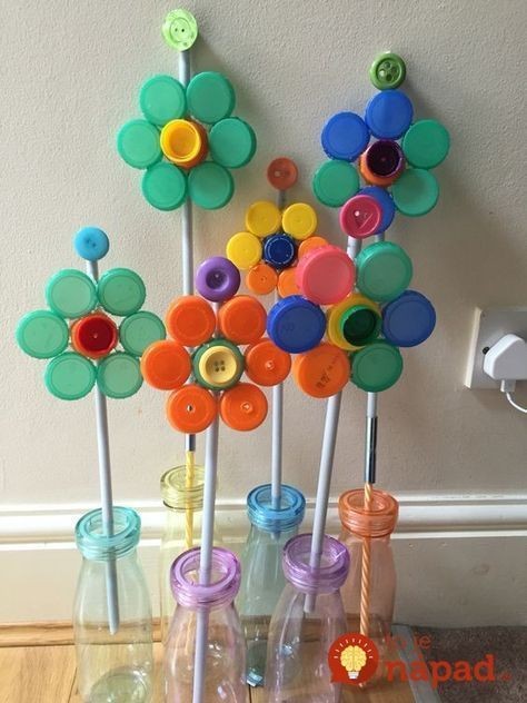 2. Un'idea per un pomeriggio creativo con i piccoli: dei fiori di plastica