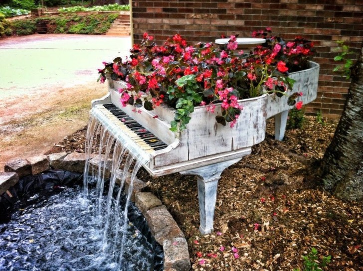 4. Un pianoforte trasformato in fontana