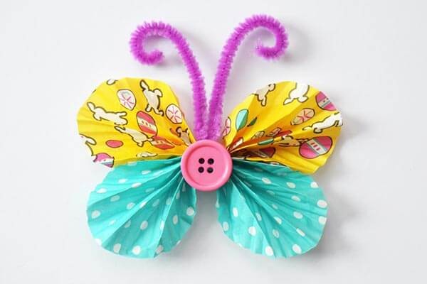 10. Una farfalla fatta di pirottini di carta per cupcakes