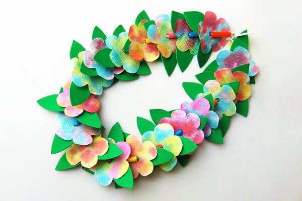 12. Lei: le collane di fiori hawaiane, ma fatte di carta dipinta