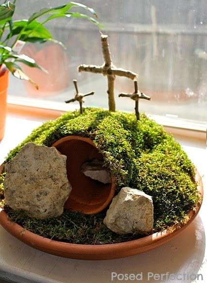 8. Un vasetto, muschio e una pietra: ecco una versione in miniatura del Santo Sepolcro