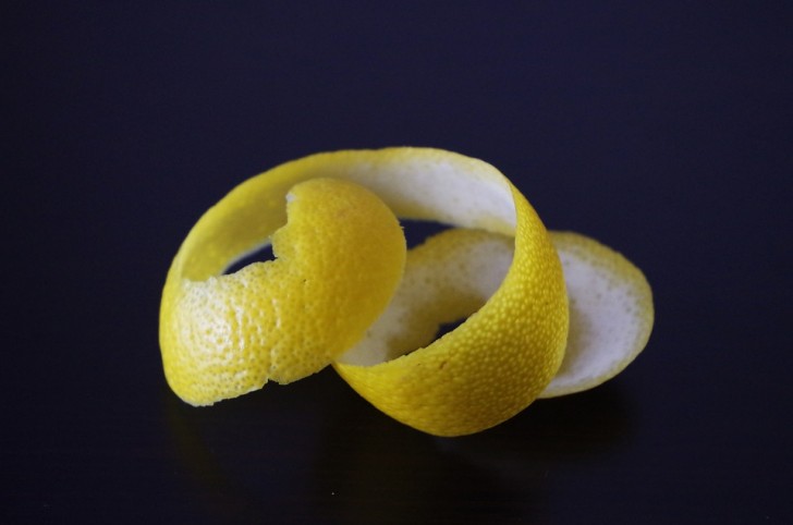 2. Con bucce di limone