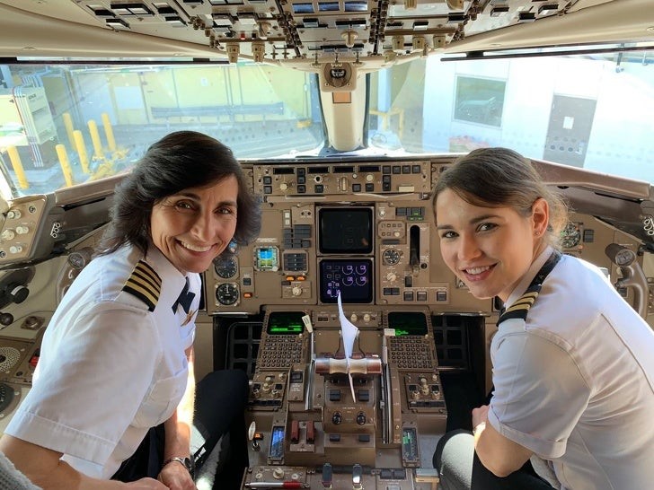 6. A very special pilot and co-pilot: they are mother and daughter!