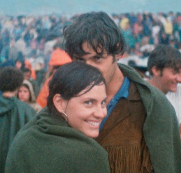 Man en vrouw vinden hun eerste foto samen terug en maken hem 50 jaar later opnieuw - 1