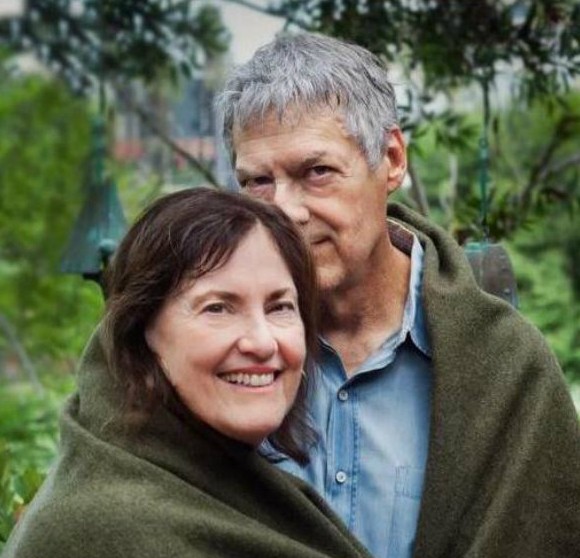 Man en vrouw vinden hun eerste foto samen terug en maken hem 50 jaar later opnieuw - 2