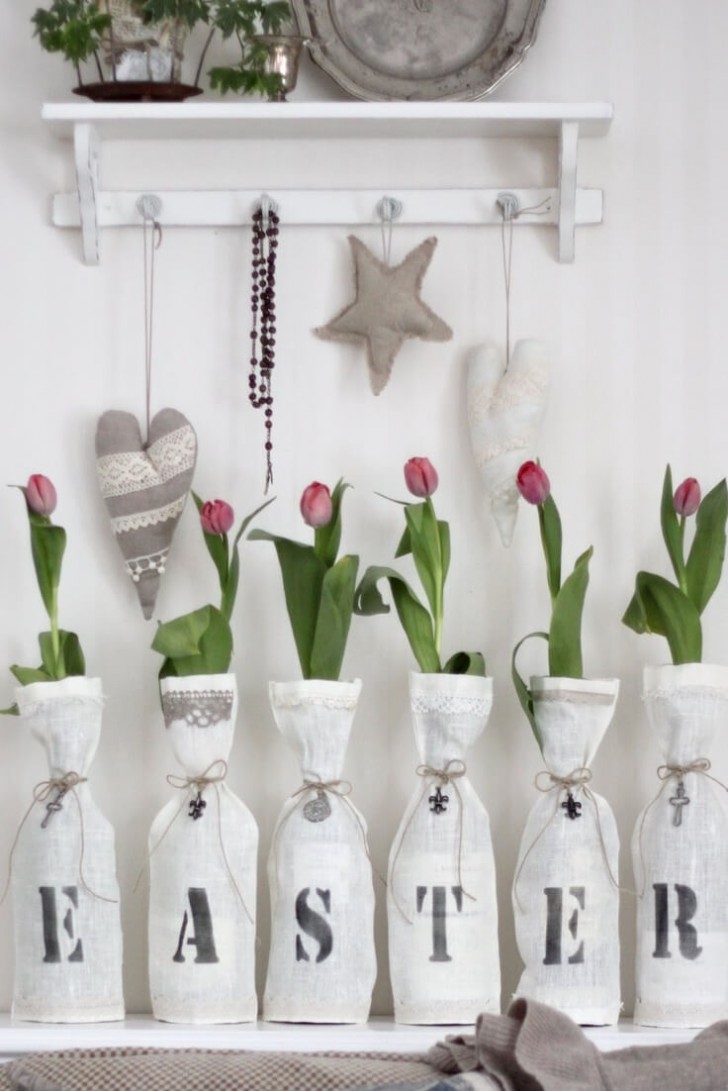 11. Usate vasi con bulbi di stagione per decorare qualche ripiano in questo modo