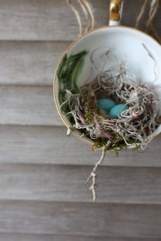 13. Ricreate un nido con ramoscelli, fili di lana o spago