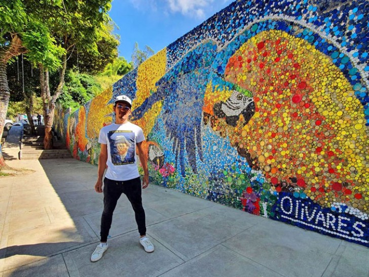 Questo artista ha collaborato con l'organizzazione OkoSpiri per realizzare questo coloratissimo murales nel cuore di Caracas