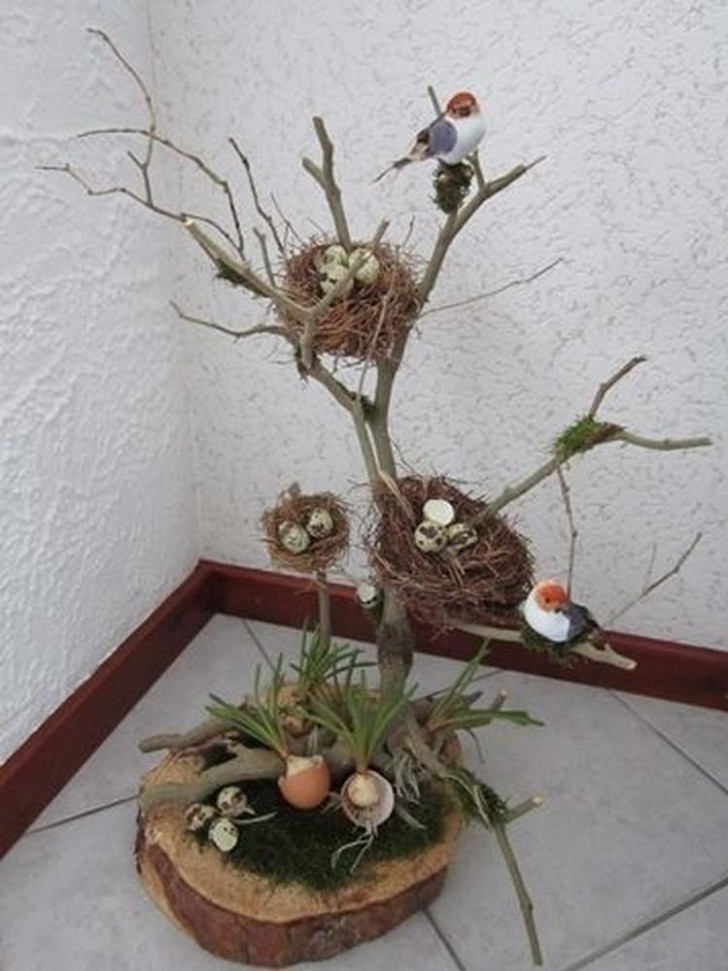 13. Un albero di Pasqua con tanto di nidi e uccellini