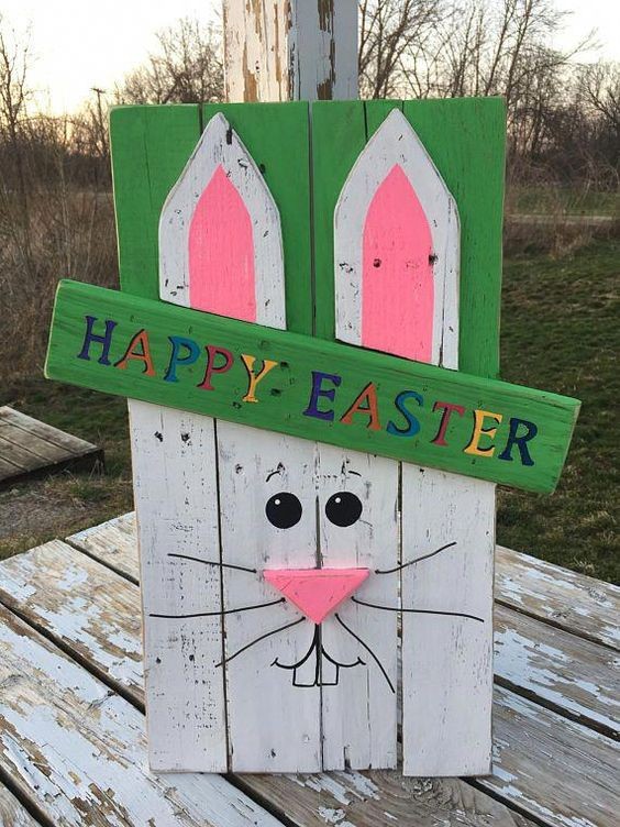 4. Augurate buona Pasqua a tutti con questo coniglio di legno