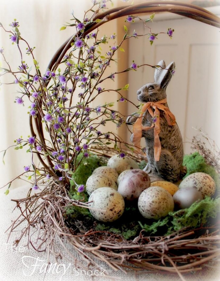3. Un cesto fiorito con uova e un coniglietto