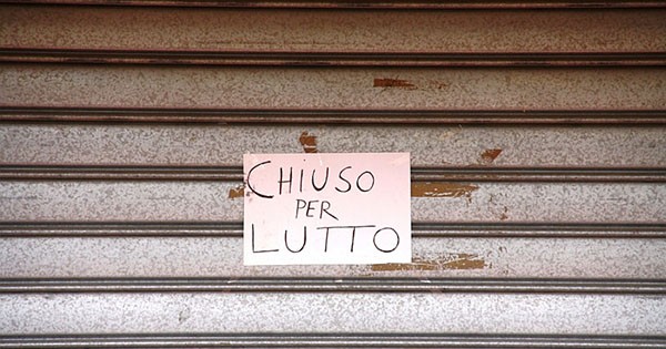 Abruzzo: titolare del bar muore di Covid-19, i ladri non si fermano nemmeno di fronte al cartello "chiuso per lutto" - 1