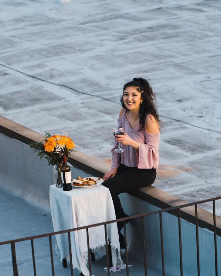 Obviously, Jeremy and Tori, despite the social distance, still continue to feel romantic from a roof away, and who knows how this date will go ...