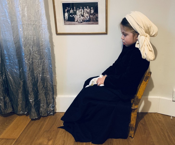 12. "Portrait de la mère de l'artiste" de Whistler... ou plutôt la petite fille