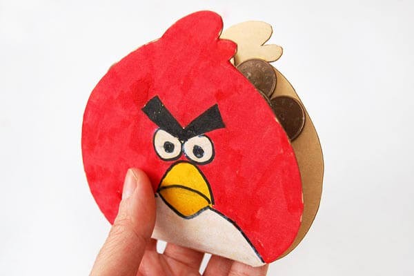 1. Nacchere di cartone e monete, a forma degli uccelli di Angry Bird (ma potete personalizzarle come volete)