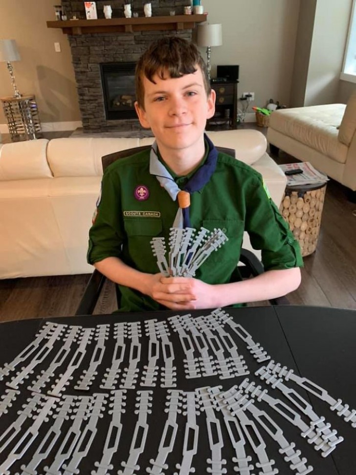 In Canada, a boy decided to actively contribute to the fight against Covid-19 by responding to the appeal from the local hospital in his city.