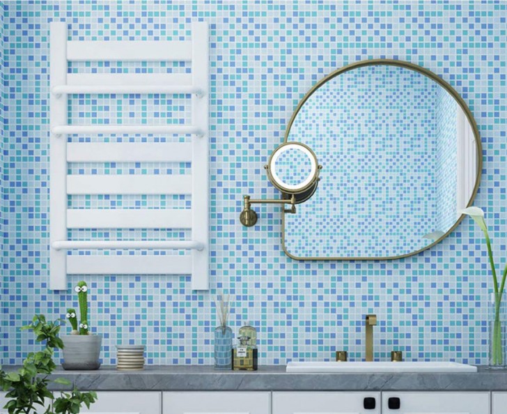 5. Un mosaico azzurro per il bagno