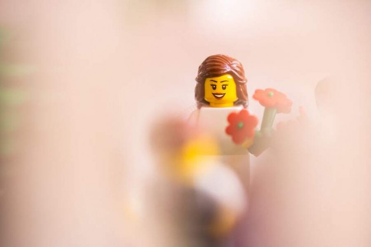 Un fotografo di matrimoni in isolamento ricrea un'esilarante cerimonia con i LEGO con servizio fotografico completo - 4