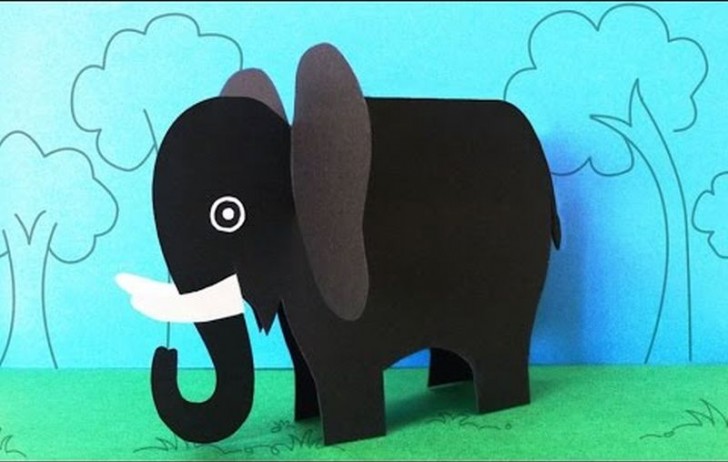 5. Un elefante che sta in piedi da solo