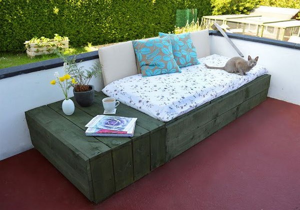 5. Un letto da esterno per rilassarsi in balcone o su un terrazzo