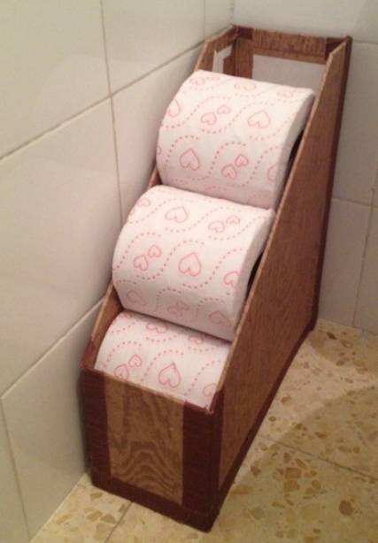 10. Une idée pratique pour conserver les rouleaux de papier toilette dans la salle de bains