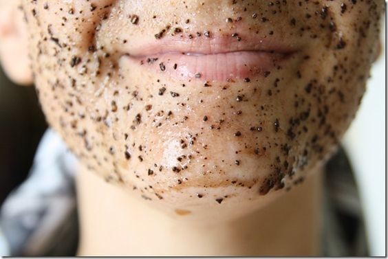 1. Comme exfoliant pour le visage et contre les cernes