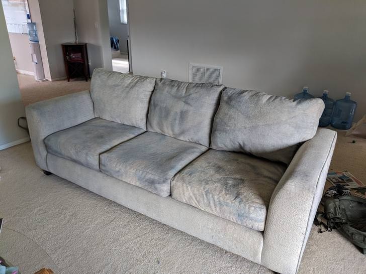 2. Remove stains from the upholstery of sofas and armchairs with chalk