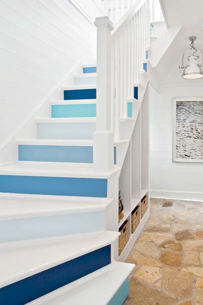 8. Ogni scalino ha una gradazione d'azzurro: davvero piacevole!