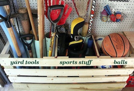 Cuando tienen demasiadas herramientas...¡sólo hace falta una caja espaciosa de madera!