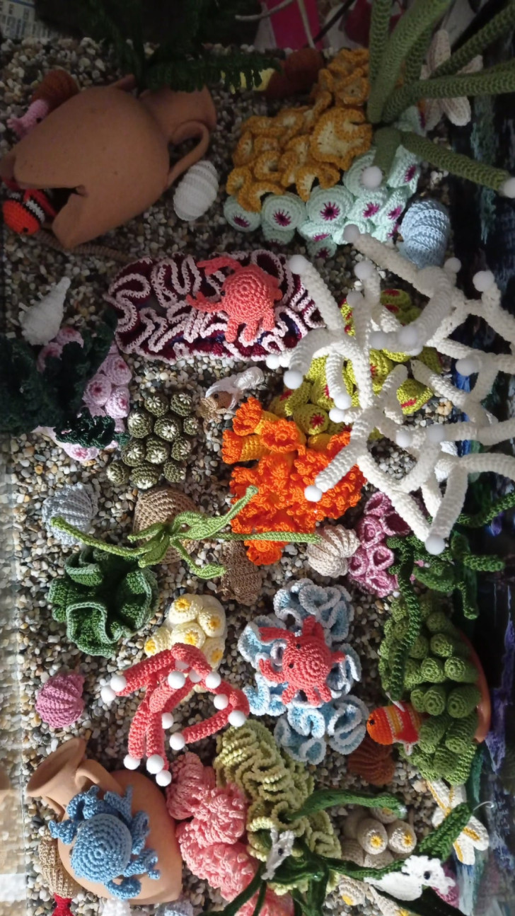 Une artiste italienne a réalisé au crochet un aquarium coloré et détaillé qui semble presque réel - 2