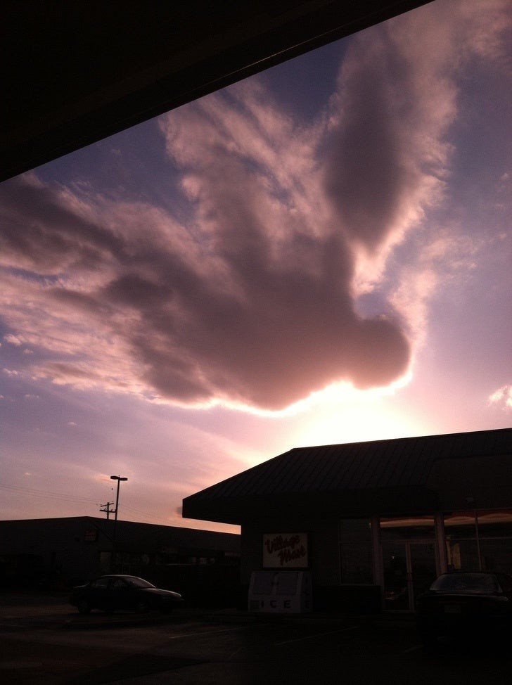12. Ce nuage ressemble à l'ascension vers la Terre d'un ange avec des ailes