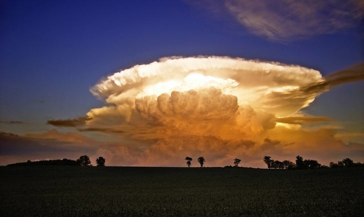 7. Glücklicherweise ist diese Explosion der Farben nicht der Pilz einer Atombombe ... sondern eine riesige Wolke!