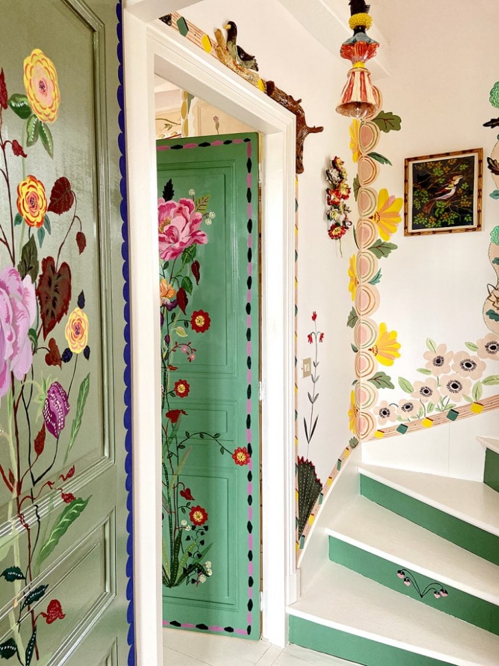 Soutenue par son mari, Nathalie a littéralement décoré tous les murs de sa maison avec toutes sortes de motifs...