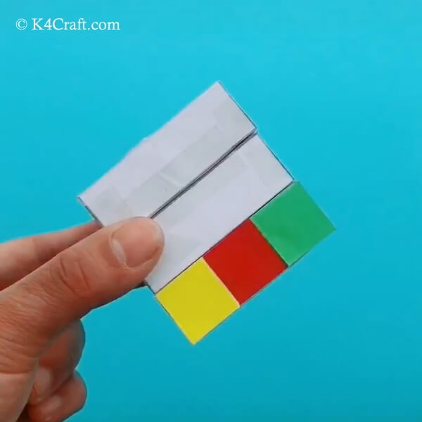 12. Riempite ogni lato del cubo con questi tasselli colorati