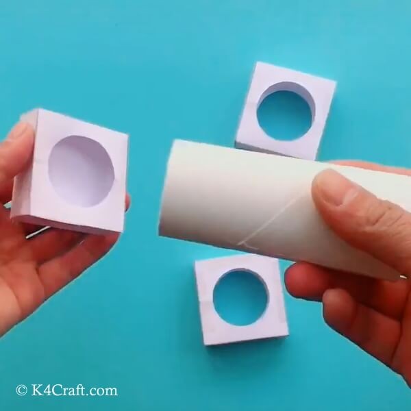 7. Inserite il cilindro di cartone nella prima struttura (quella con un lato coperto)