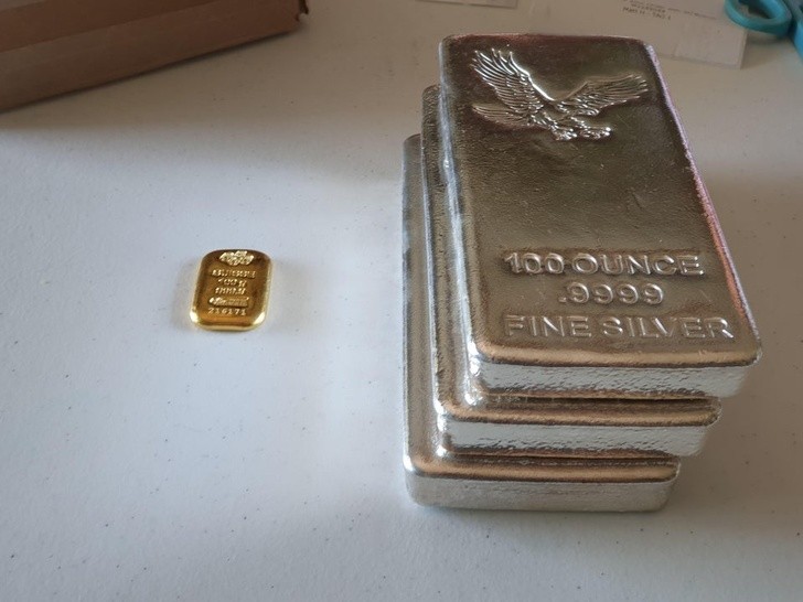 14. Goud versus zilver: deze twee voorwerpen hebben dezelfde waarde, ongeveer 5000 dollar