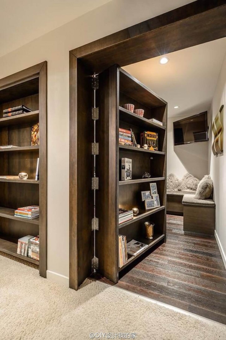 11. Una libreria per "nascondere" una stanza segreta della casa che non volete mostrare ai vostri ospiti