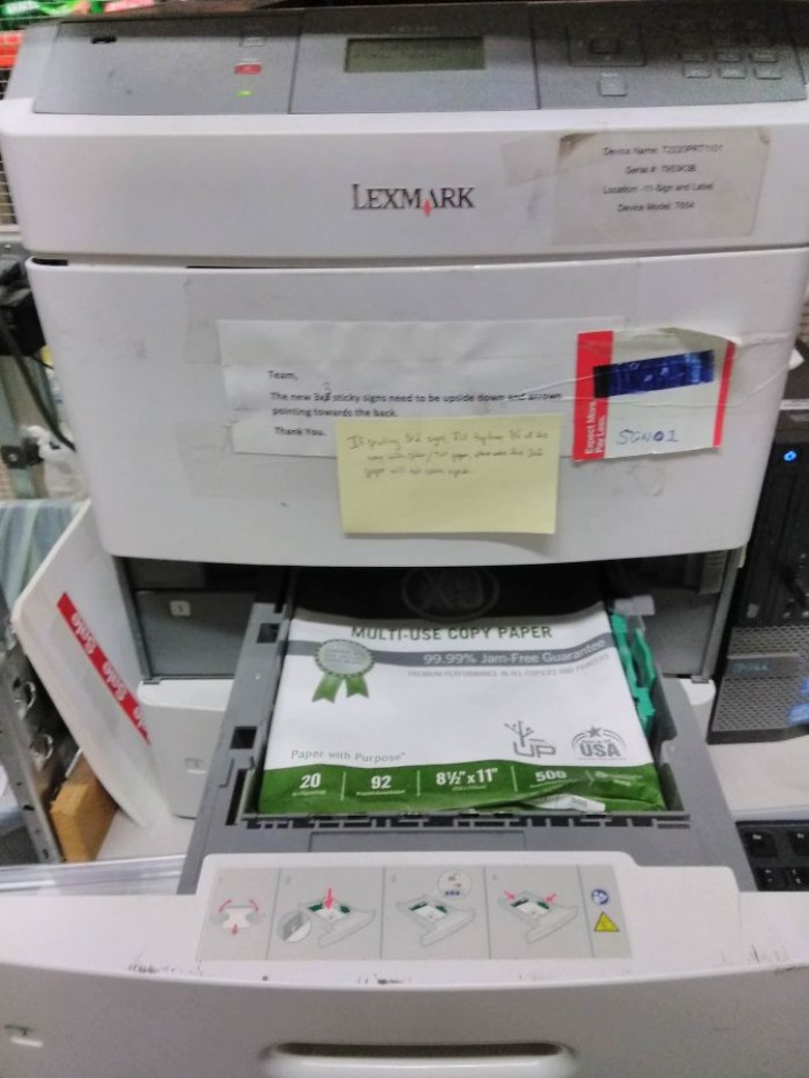 2. "La stampante non funziona": immaginate l'espressione del tecnico quando ha aperto il carrellino della carta...