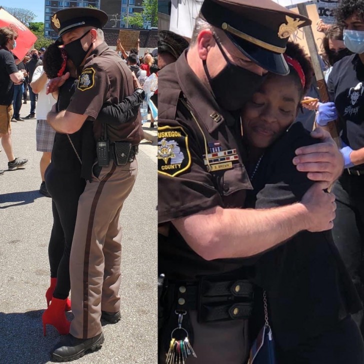 La police de Muskegon dans le Minnesota montre son affection et son soutien aux manifestants