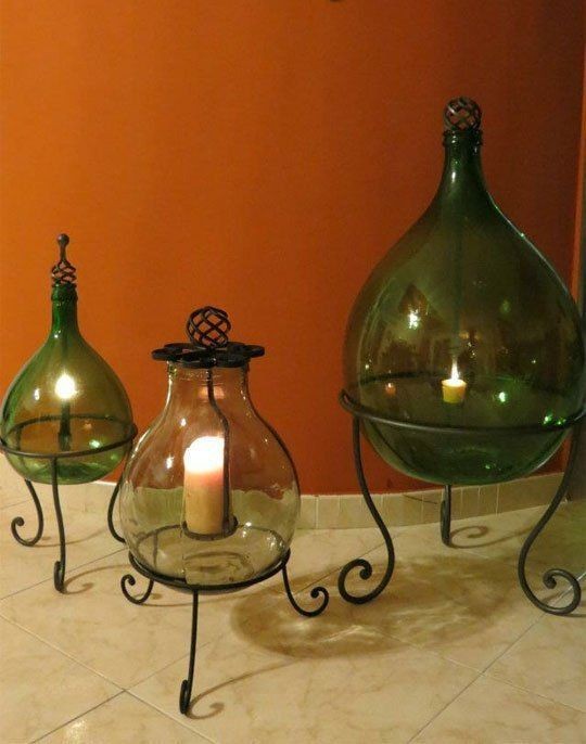 Oppure, come per magia, trasformarsi in un contenitore in vetro per delle candele che creano un'atmosfera calma e rilassante...